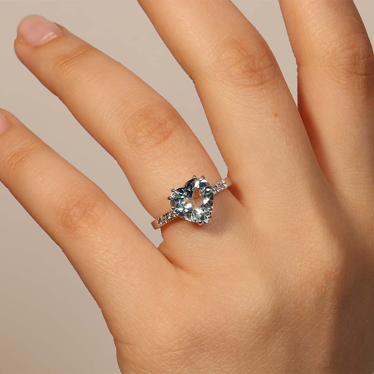 Woman Ring In White Gold With Heart-shaped Marine Water And Diamonds Valenza Jewelry