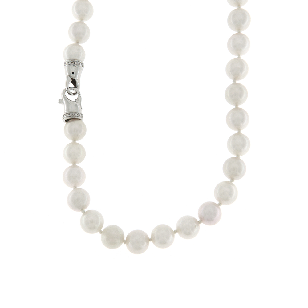 Necklace of Japanese White Cultured Pearls Diameter 7 / 7.5 mm with firmness in 18kt white gold and diamonds